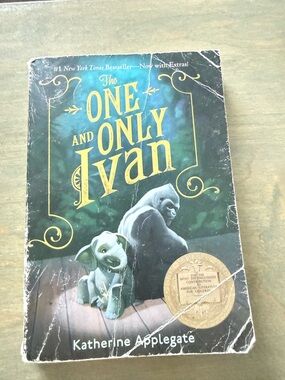 The One and Only Ivan by Katherine Applegate - Green Cover